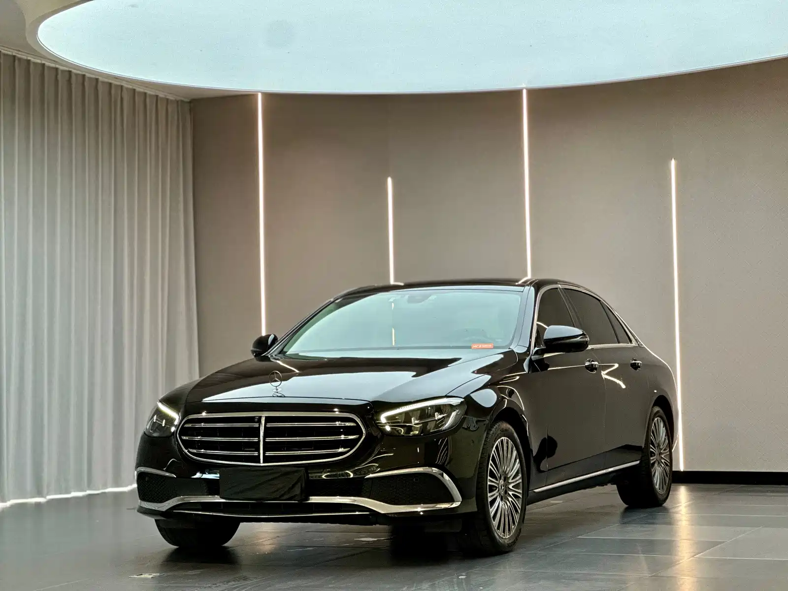 Фото 1 - Mercedes-Benz E-Class