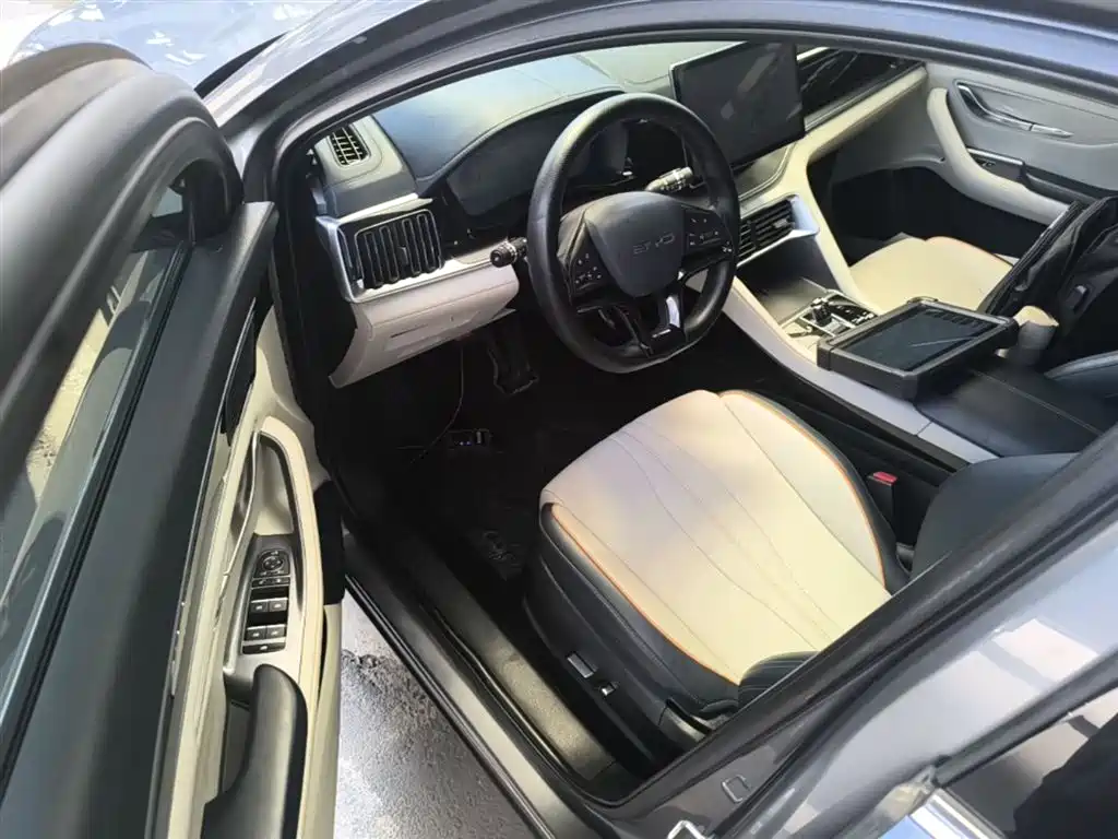 BYD Song PLUS PHEV 2024 Glory Edition DM-i 110km Flagship фото 16