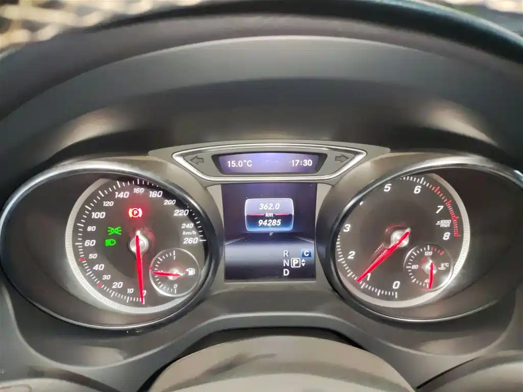 Mercedes-Benz GLA 2018 GLA 200 Dynamic фото 12