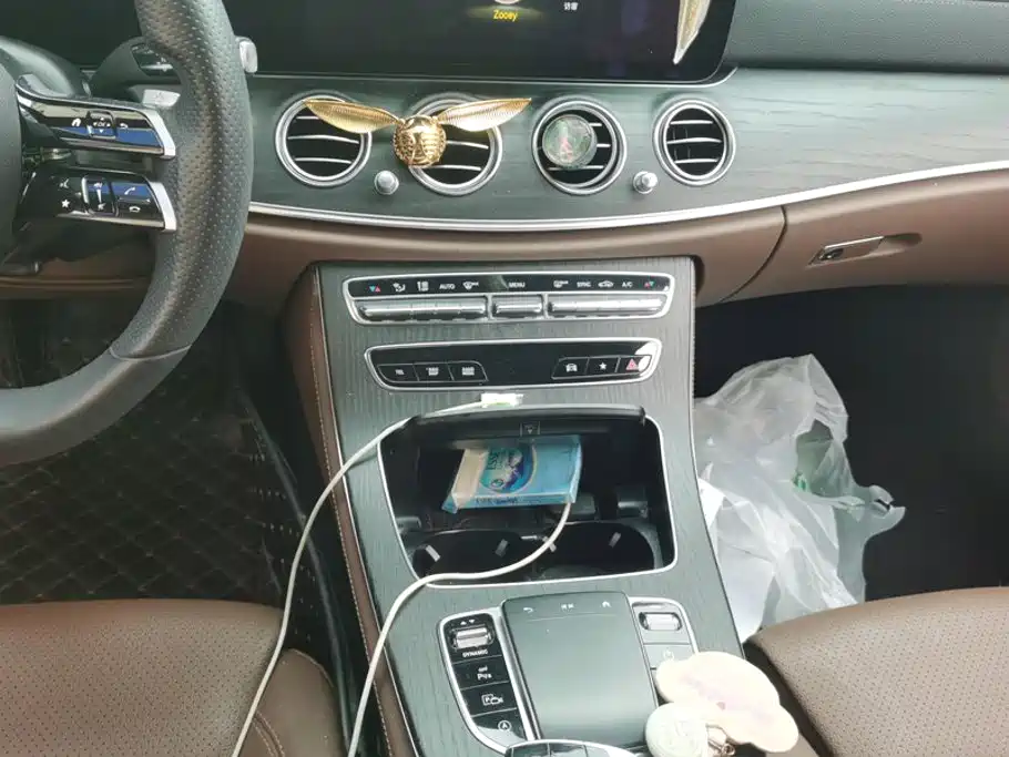 Фото 16 - Mercedes-Benz E-Class