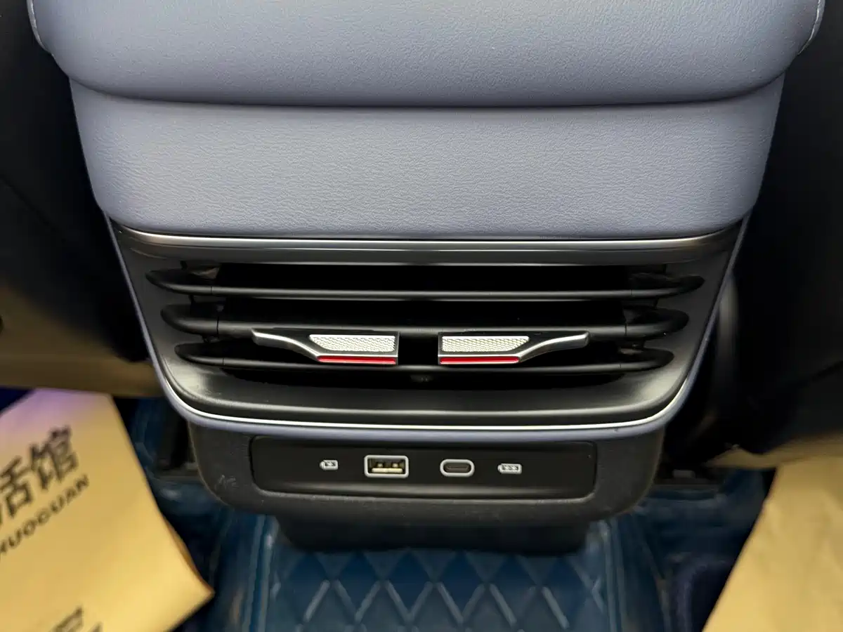 Hongqi HS3 2023 2.0T 4WD Achievement Edition фото 12