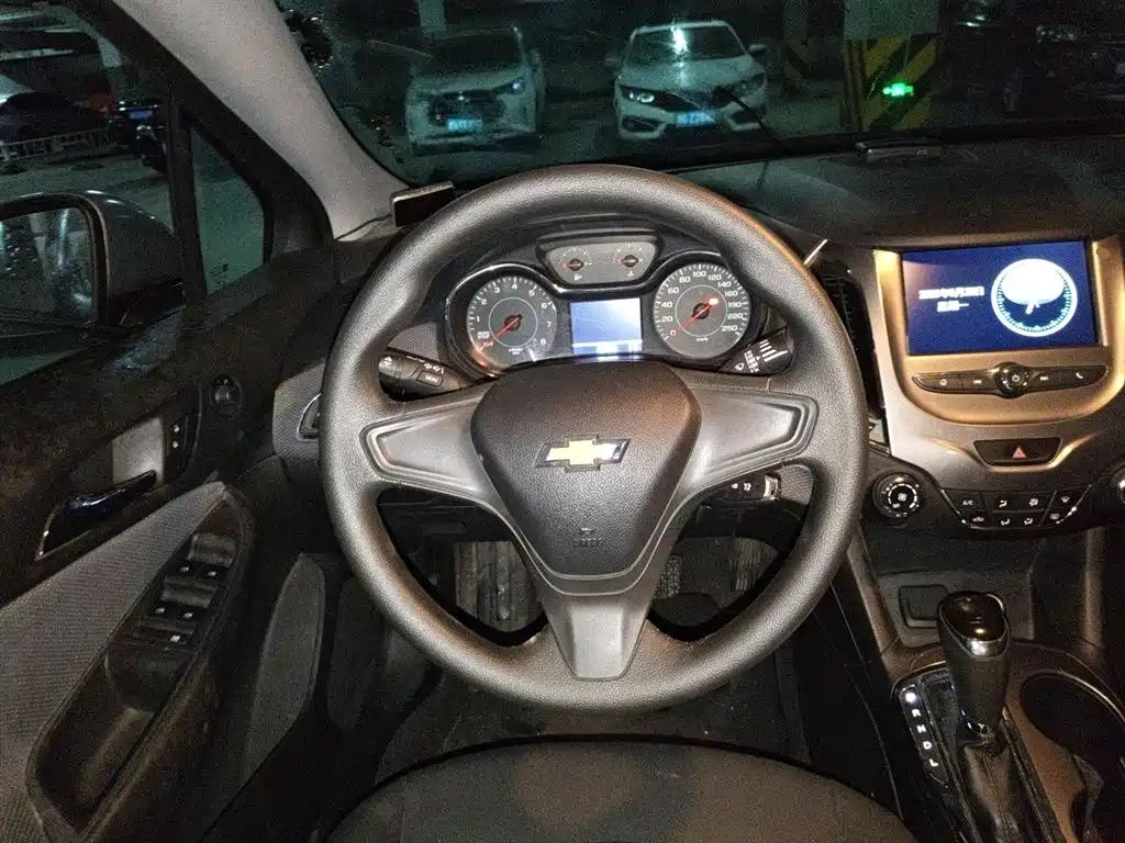 Chevrolet Cruze 2017 1.5L Automatic Pioneer Sunroof фото 6