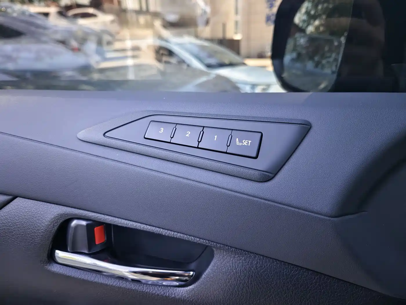 Lexus LM 2020 300h 4-Seat Imperial Edition фото 11