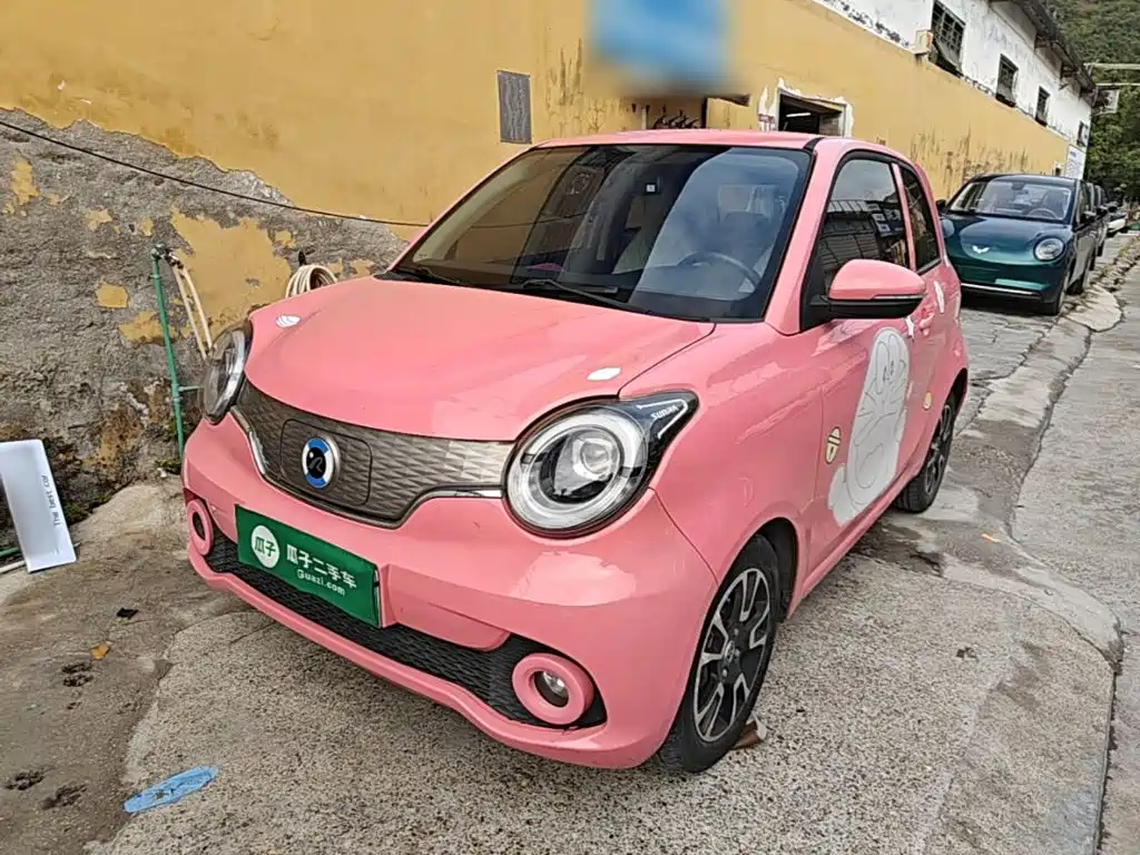 2021 Huachen Xinyi i03
