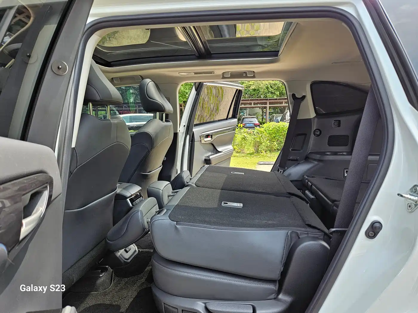 Toyota Highlander 2022 Dual Engine 2.5L 2WD Premium 7-Seater фото 17