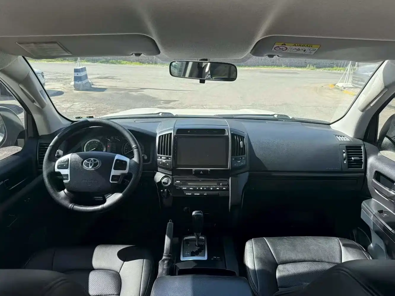 Toyota Land Cruiser (Import) 2015 4.0L V6 Middle East Low Configuration Edition фото 5