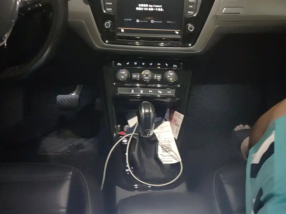 Volkswagen Touran 2018 Touran L 280TSI DSG Luxury 7-seater фото 16