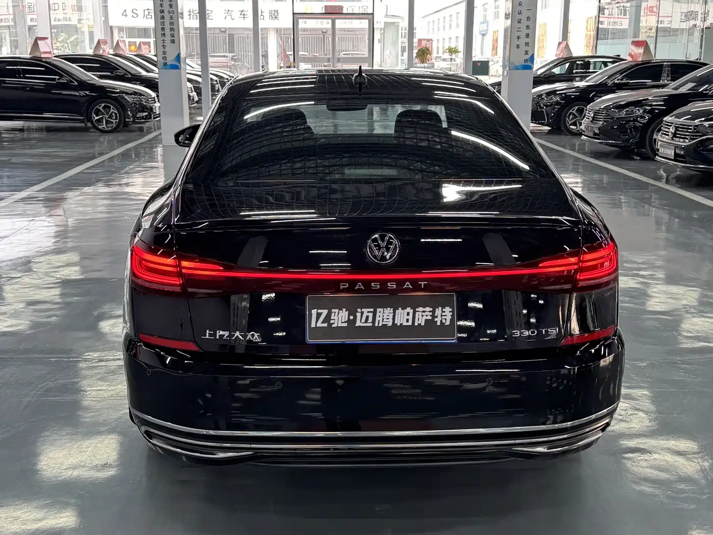 Volkswagen Passat 2022 330TSI Starlight Luxury Edition фото 7