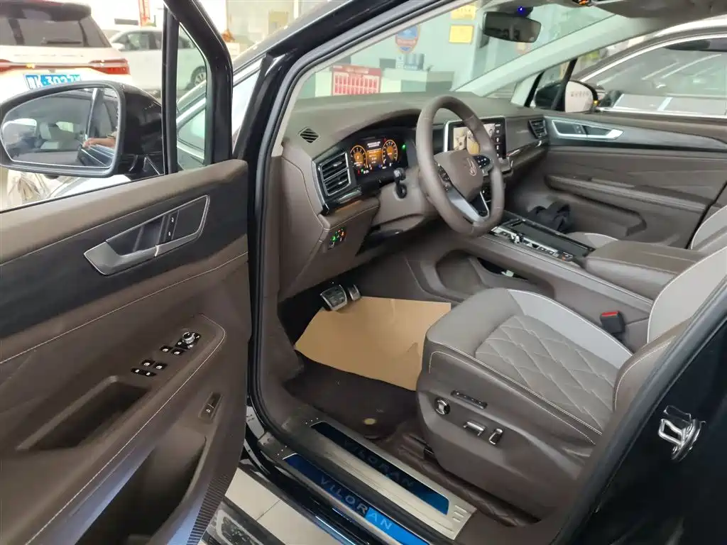 Volkswagen Viloran 2024 380TSI Executive Edition фото 12