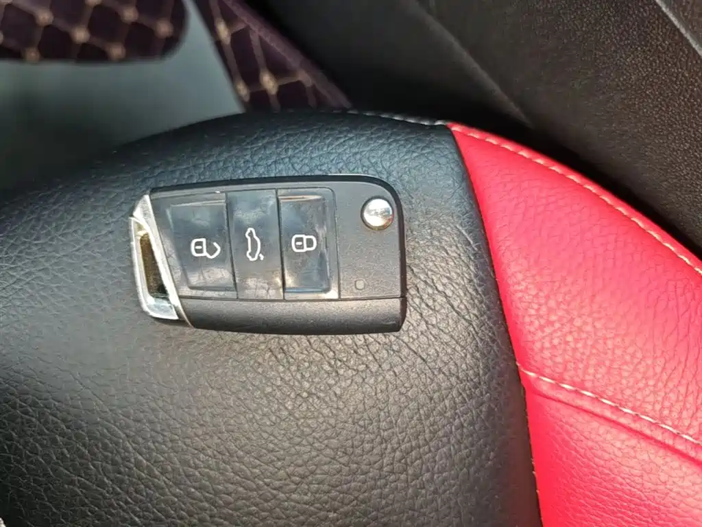 Volkswagen Lamando 2017 230TSI DSG Trend Edition фото 9
