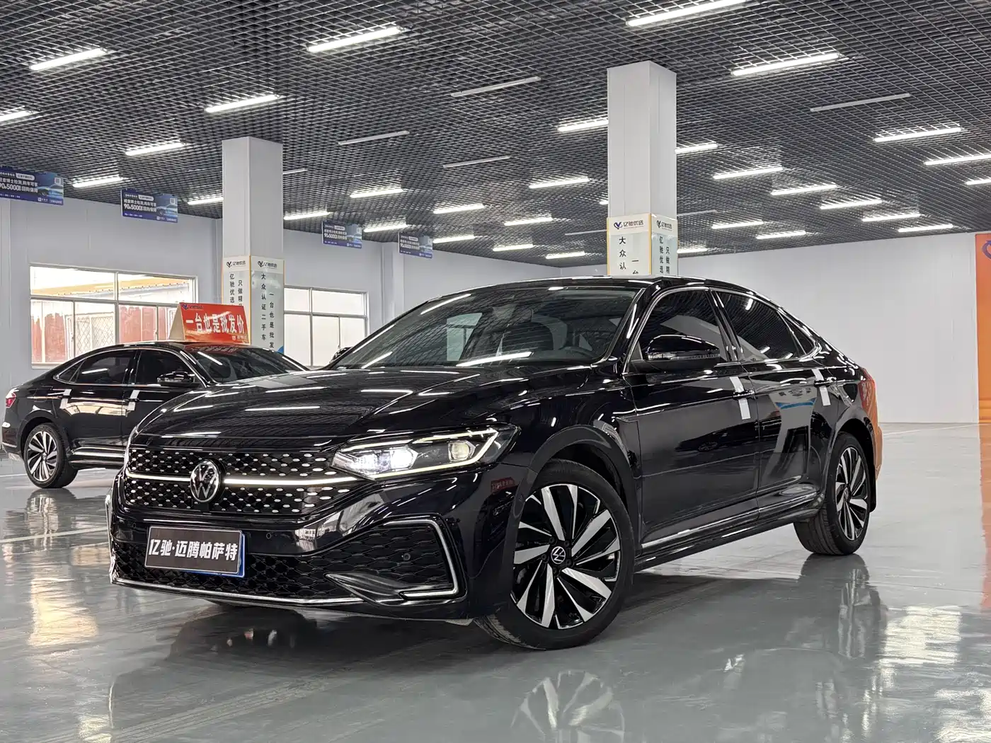 Volkswagen Passat 2022 330TSI Starlight Luxury Edition
