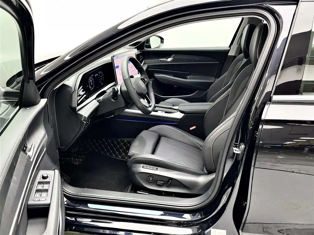 Volkswagen Passat 2025 Pro 380TSI Dragon Fortune Edition фото 9