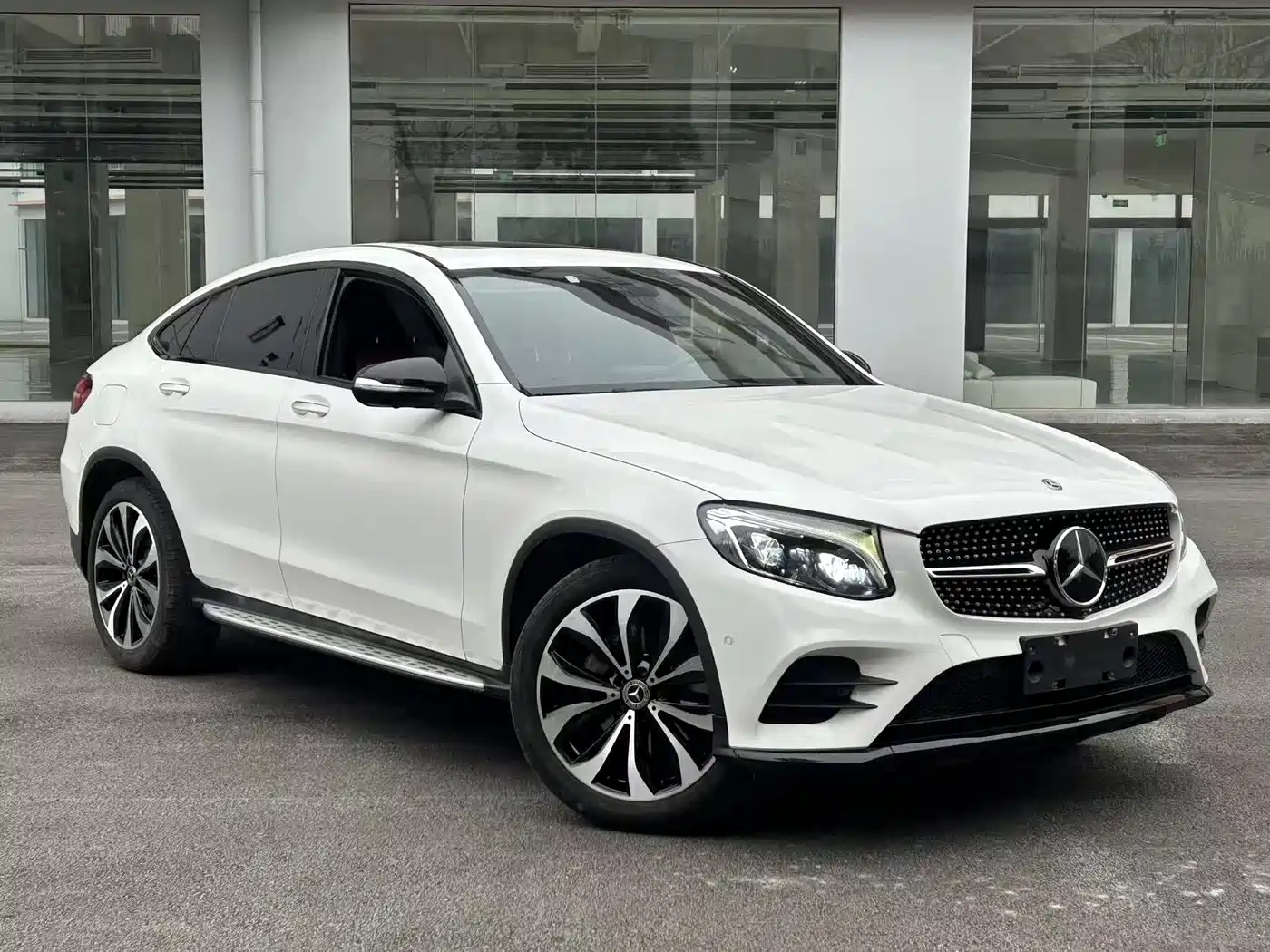 Mercedes-Benz GLC Coupe 2017 GLC 300 4MATIC Coupe SUV фото 3