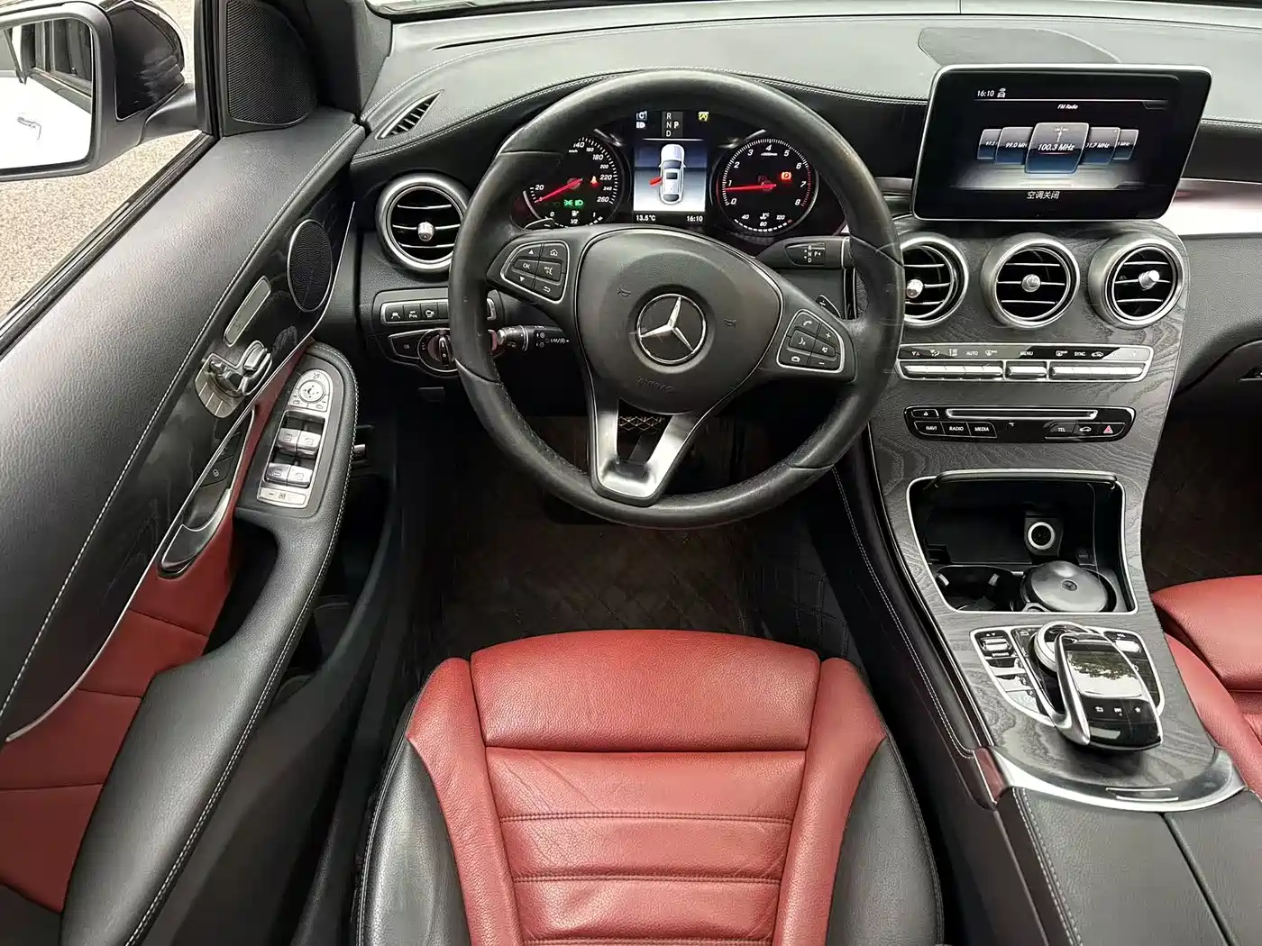 Mercedes-Benz GLC Coupe 2017 GLC 300 4MATIC Coupe SUV фото 8