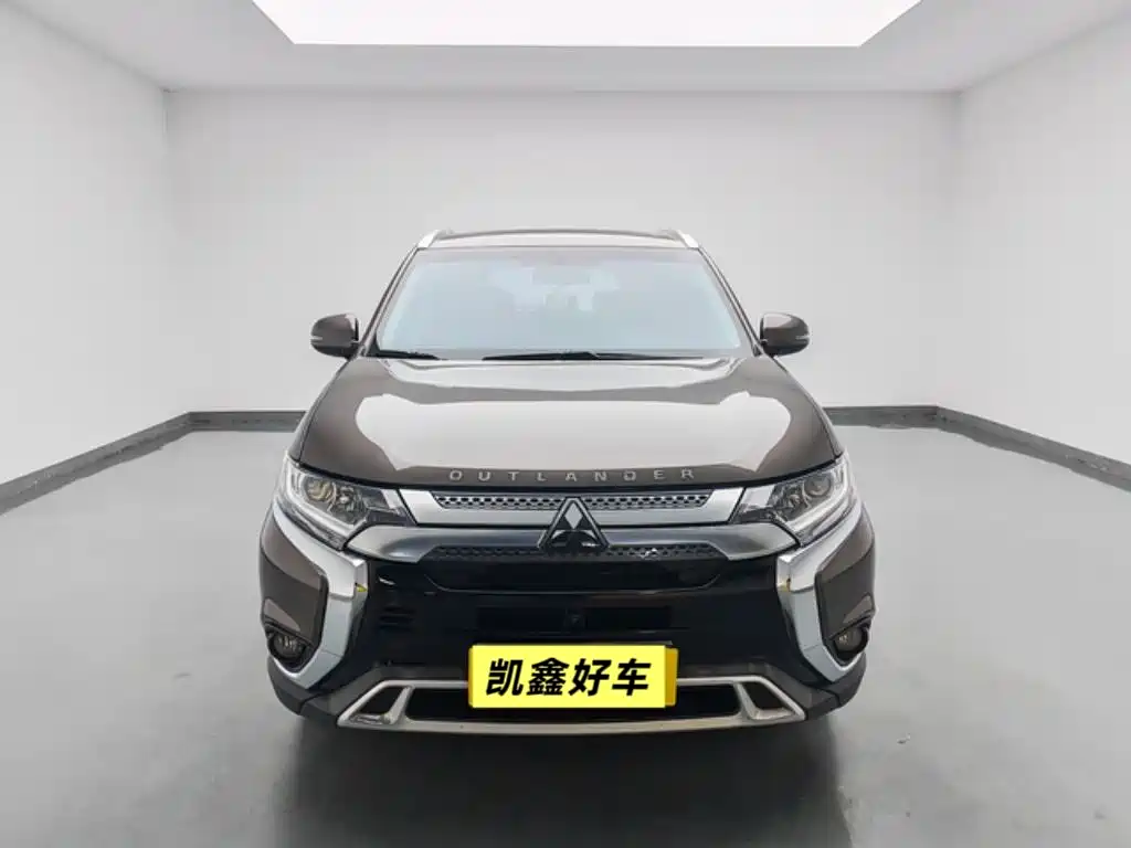 Mitsubishi Outlander 2020 2.0L 2WD Premium 5-seater фото 2