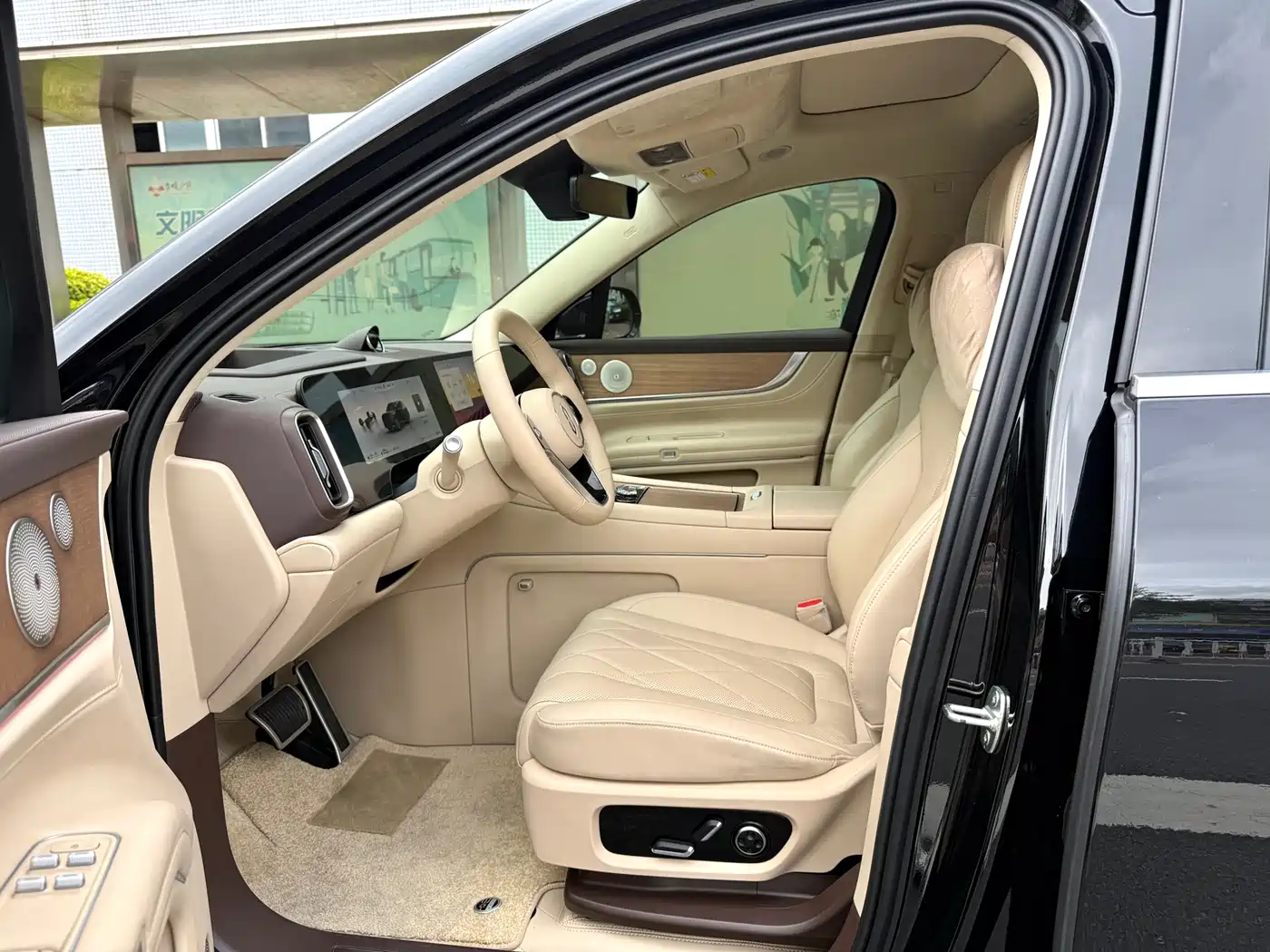 AITO Wenjie AITO M9 2024 Extended Range Ultra 42kWh 6-Seater фото 6