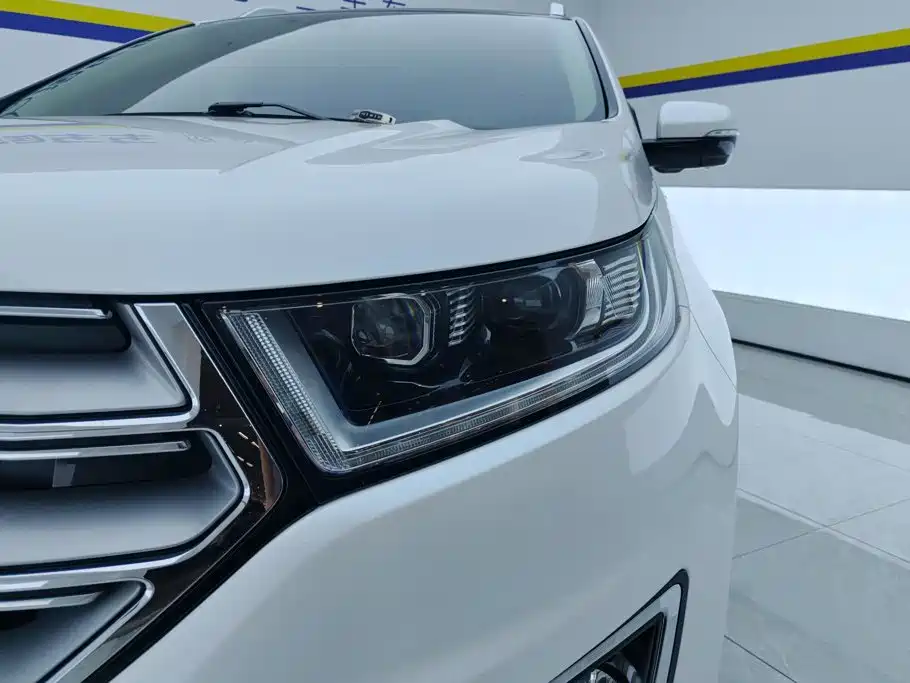 Photo 5 - Ford Edge