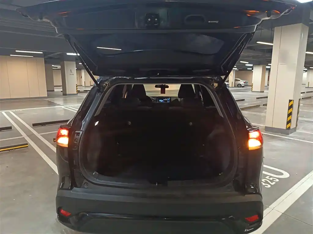 Toyota Frontlander 2024 2.0L CVT Elite Edition фото 15