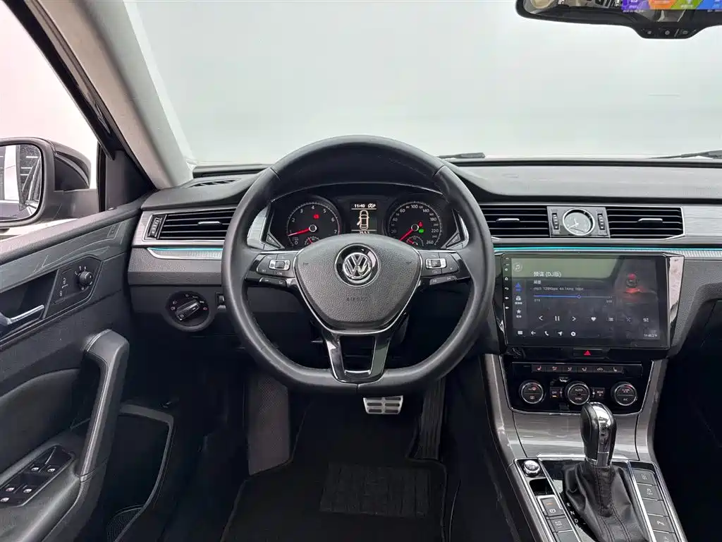 Volkswagen Passat 2017 330TSI DSG Prestige фото 9