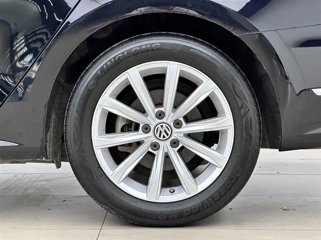 Volkswagen Passat 2017 330TSI DSG Prestige фото 18