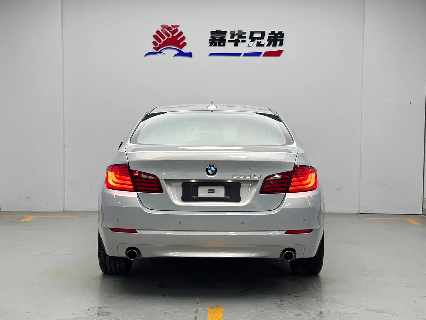 BMW 5 Series 2011 535Li Luxury фото 12