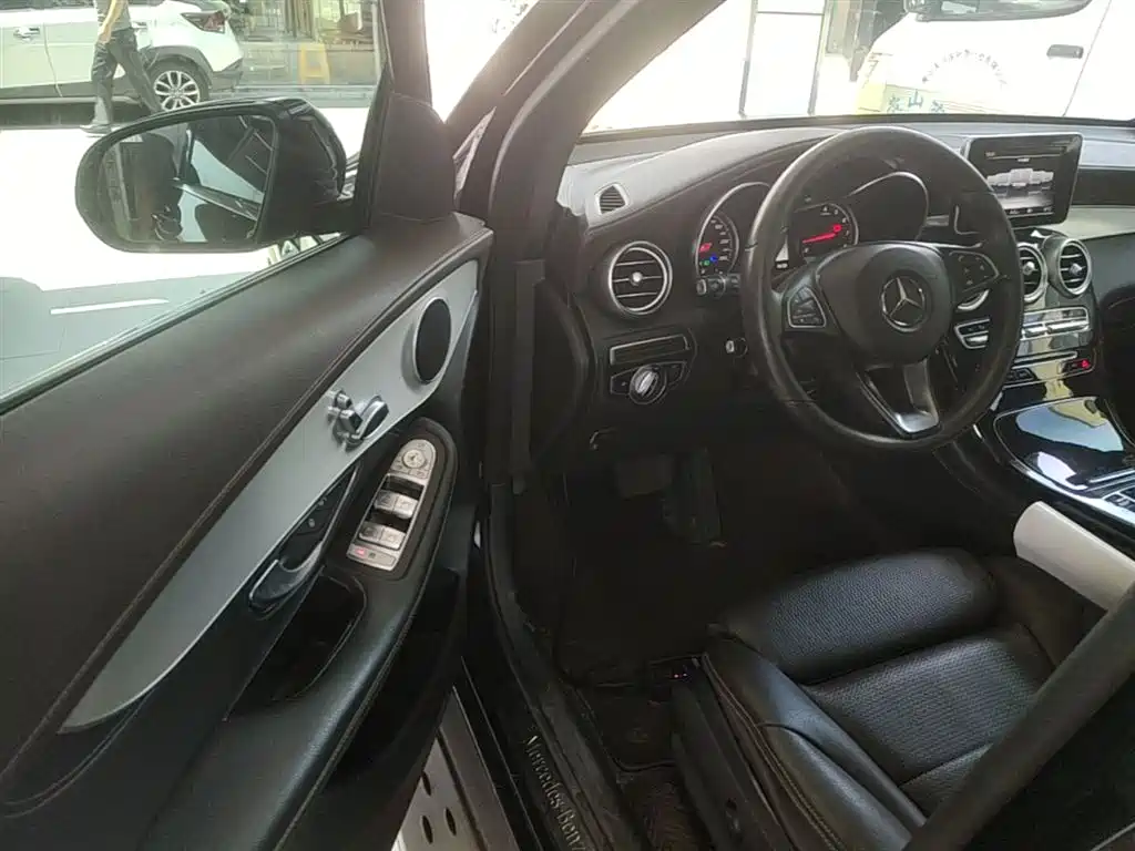 Mercedes-Benz GLC 2018 Facelift GLC 200 4MATIC фото 16