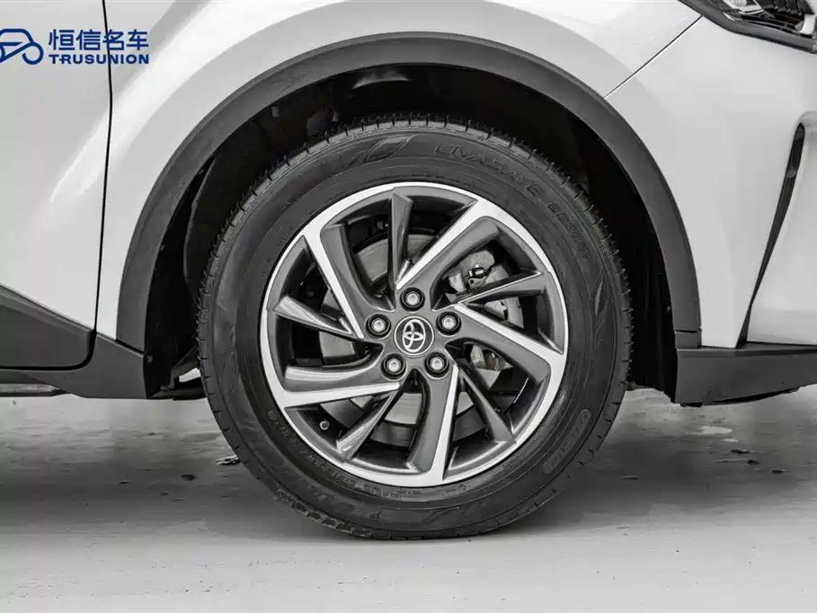 Toyota C-HR 2021 2.0L Luxury Edition фото 11