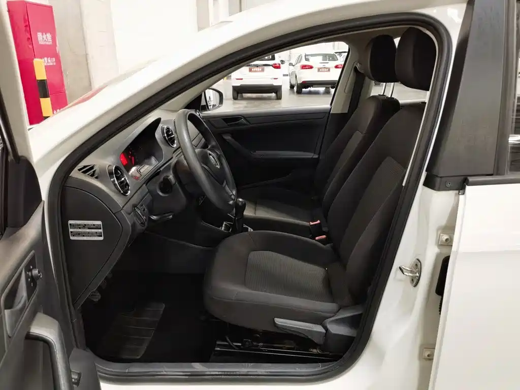 Photo 10 - Volkswagen Jetta