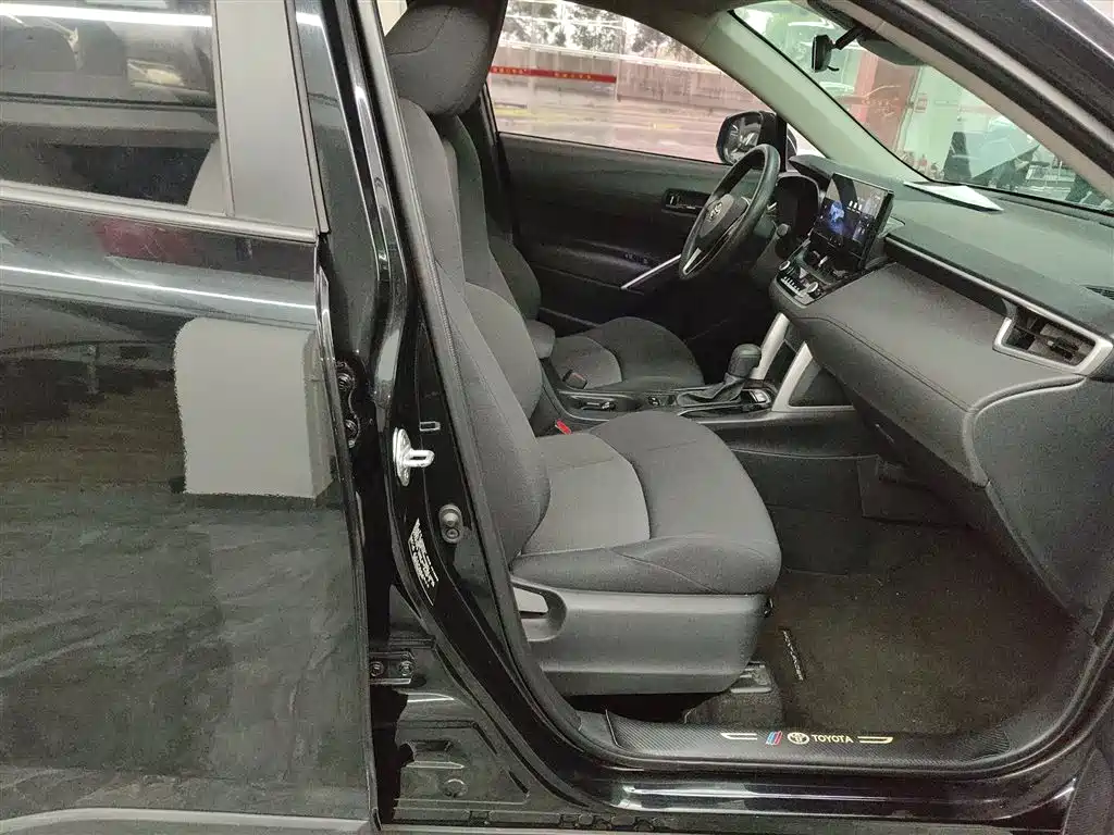 Toyota Frontlander 2023 2.0L CVT Leading Edition фото 20