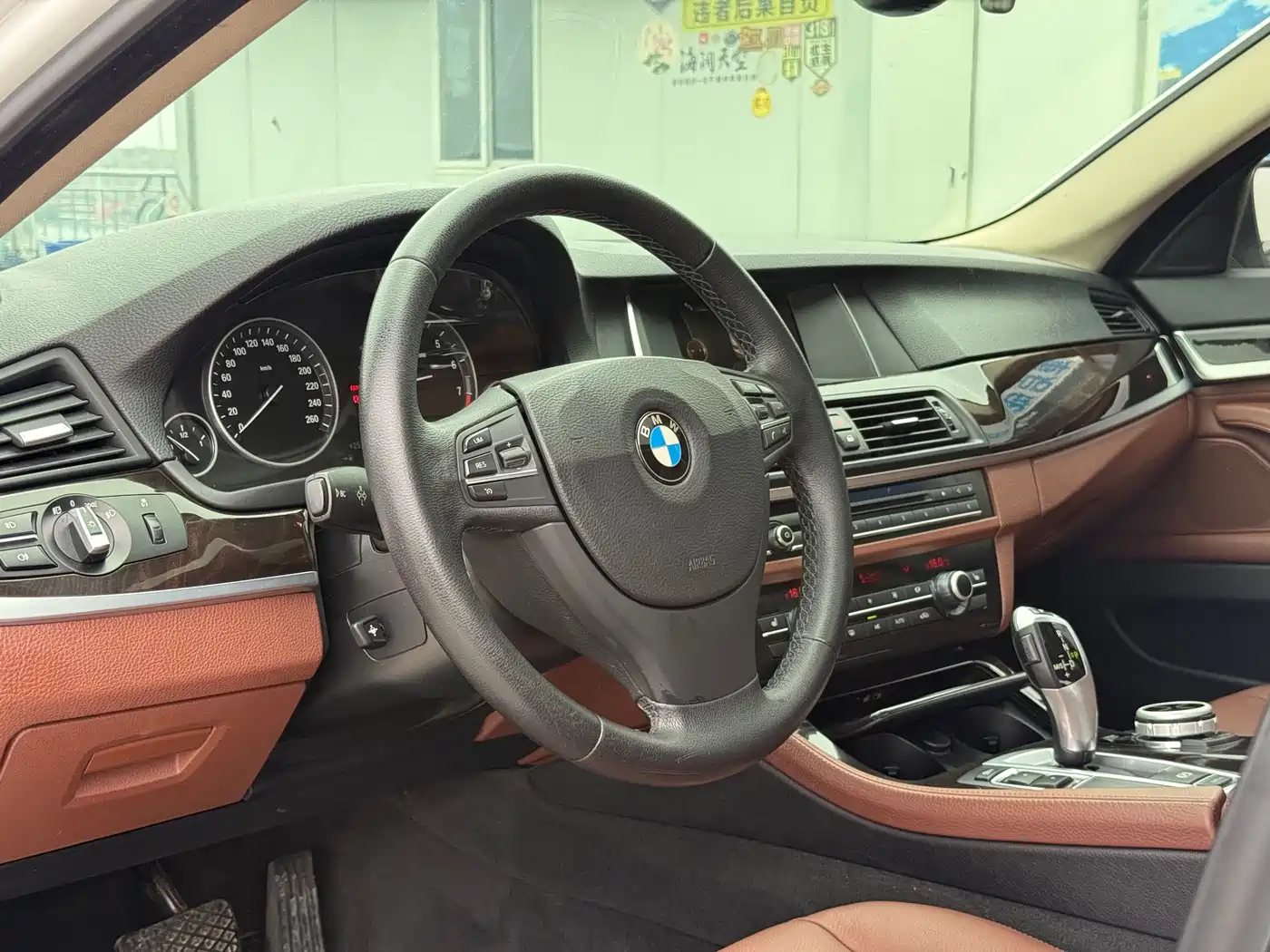 BMW 5 Series 2014 525Li Leading фото 5