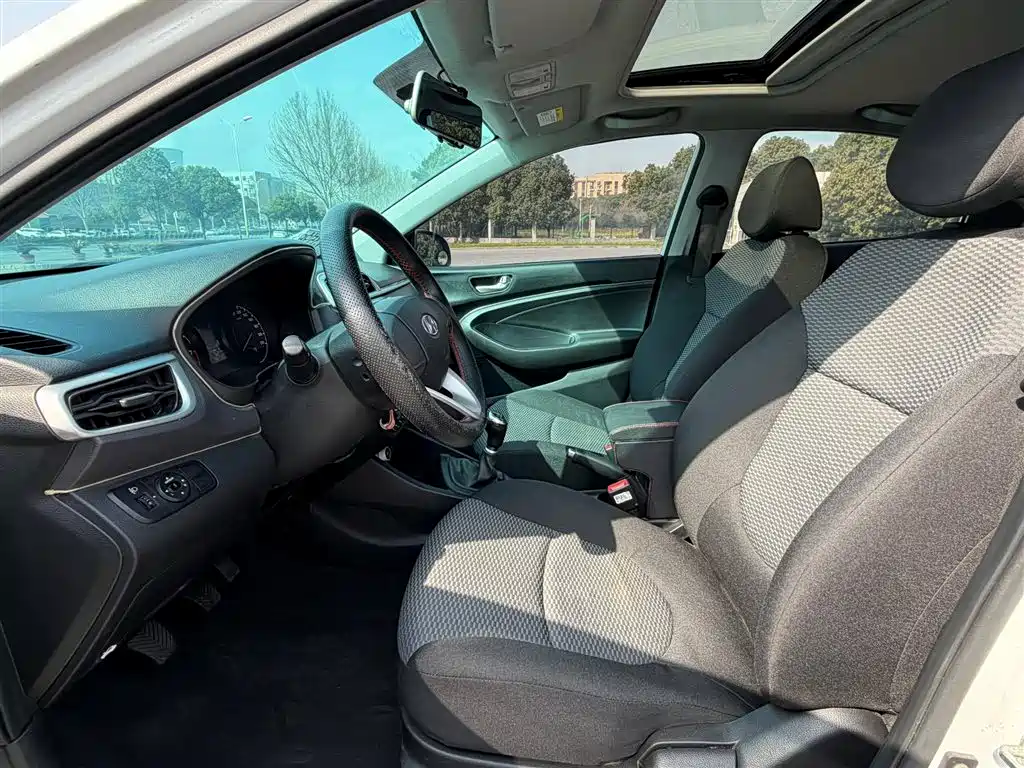Hyundai Verna 2017 1.4L Manual Color Sunroof Edition (China V) фото 4