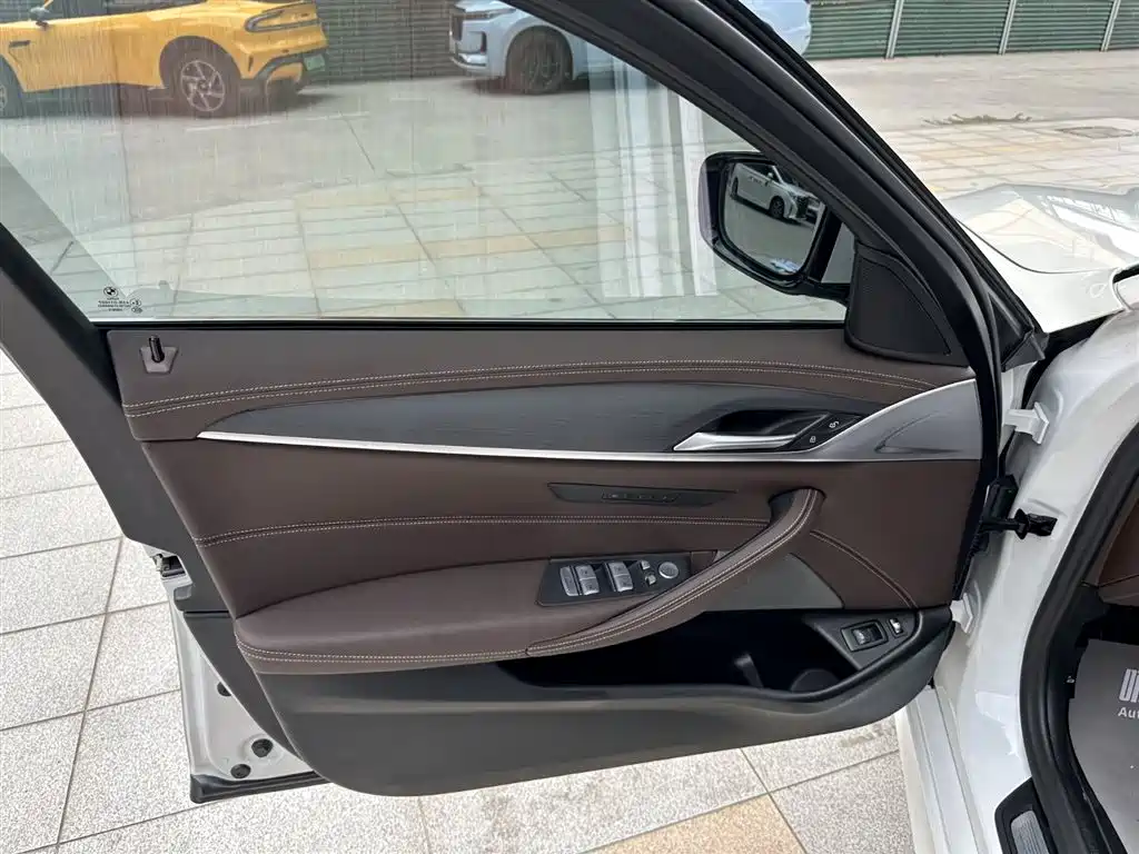 BMW 5 Series New Energy 2022 Model Second Facelift 535Le M Sport Package фото 22