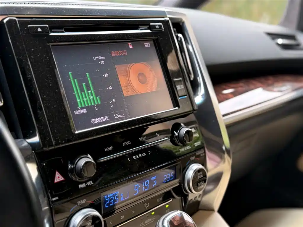 Toyota Alphard 2019 Hybrid 2.5L Luxury фото 20