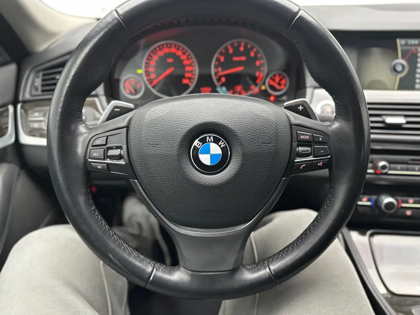 BMW 5 Series 2011 535Li Luxury фото 25