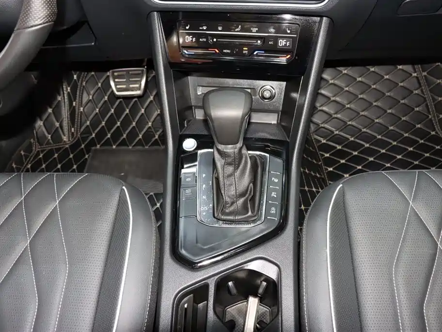 Volkswagen Tiguan L 2024 330TSI Automatic 2WD R-Line Premium Enjoyment Edition фото 14