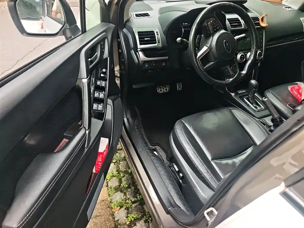 Subaru Forester 2016 2.5i Prestige Navigation Edition фото 17