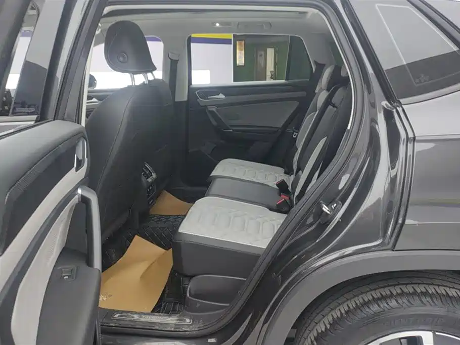 Volkswagen Tayron 2024 300TSI 2WD Luxury Plus Advanced фото 11