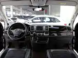 Photo 11 - Volkswagen Multivan