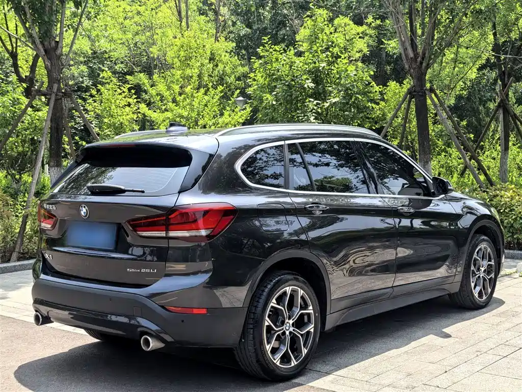 BMW X1 2022 sDrive25Li Leading фото 23