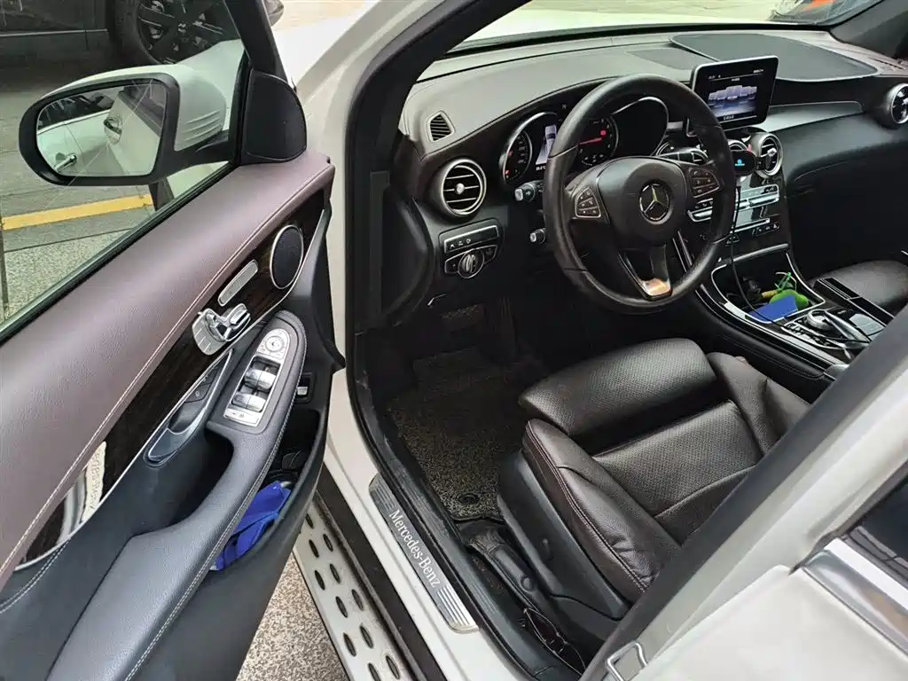 Mercedes-Benz GLC 2019 Facelift GLC 260 L 4MATIC Luxury фото 16