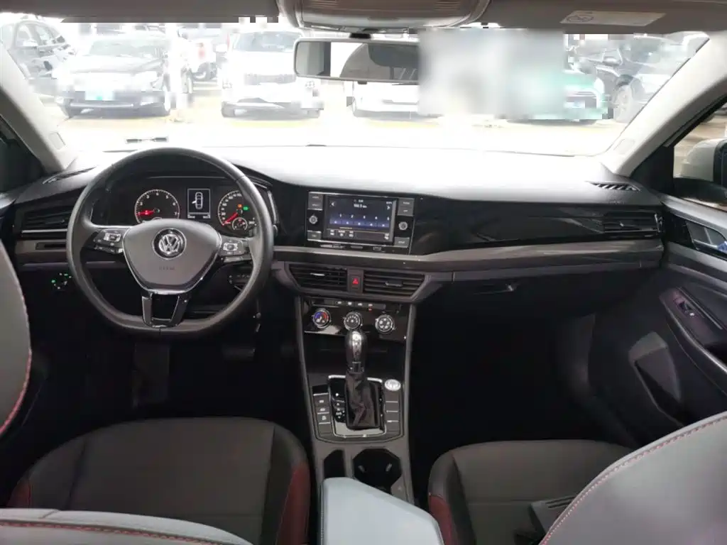 VOLKSWAGEN BORA