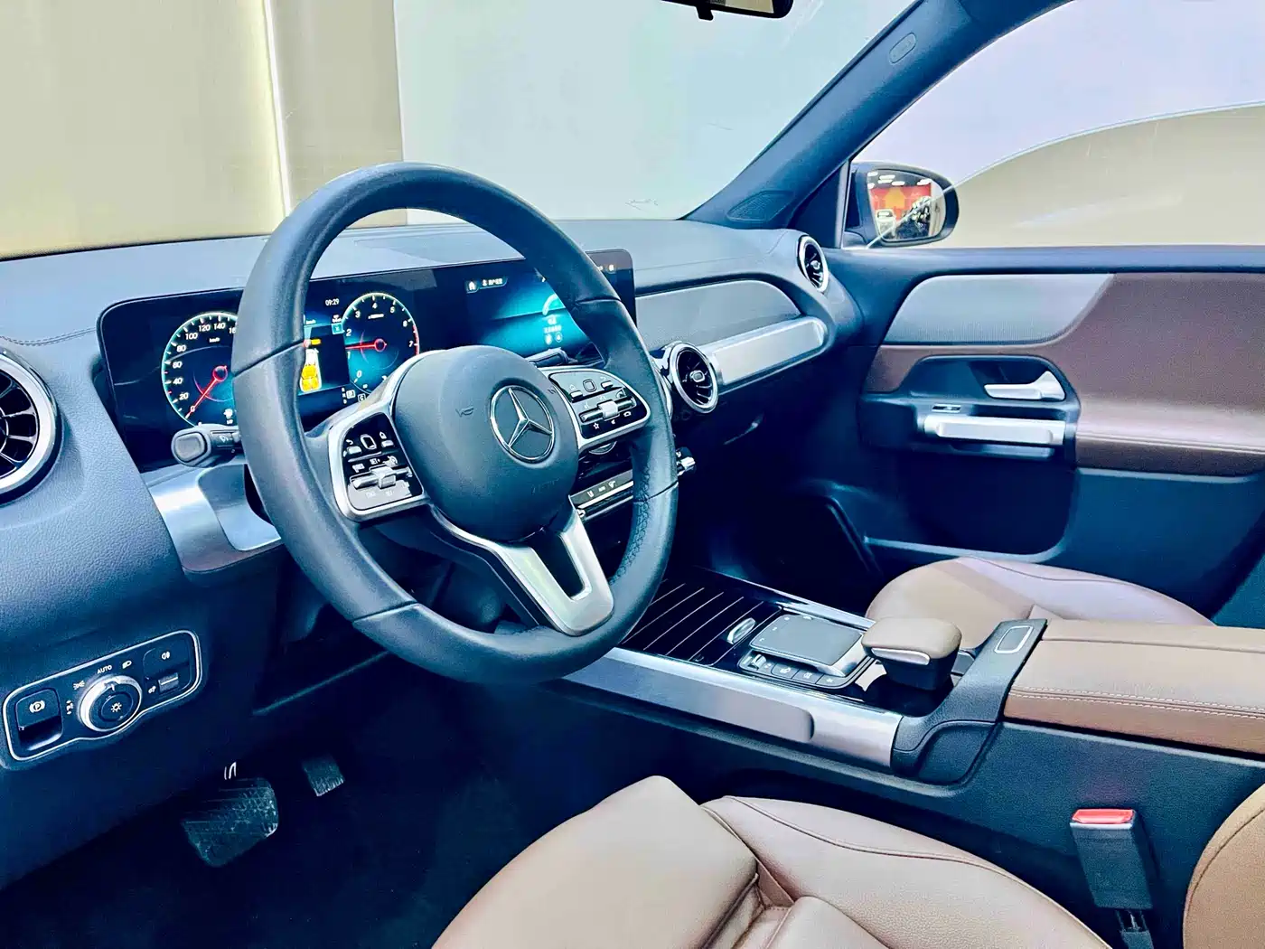 MERCEDES-BENZ GLB