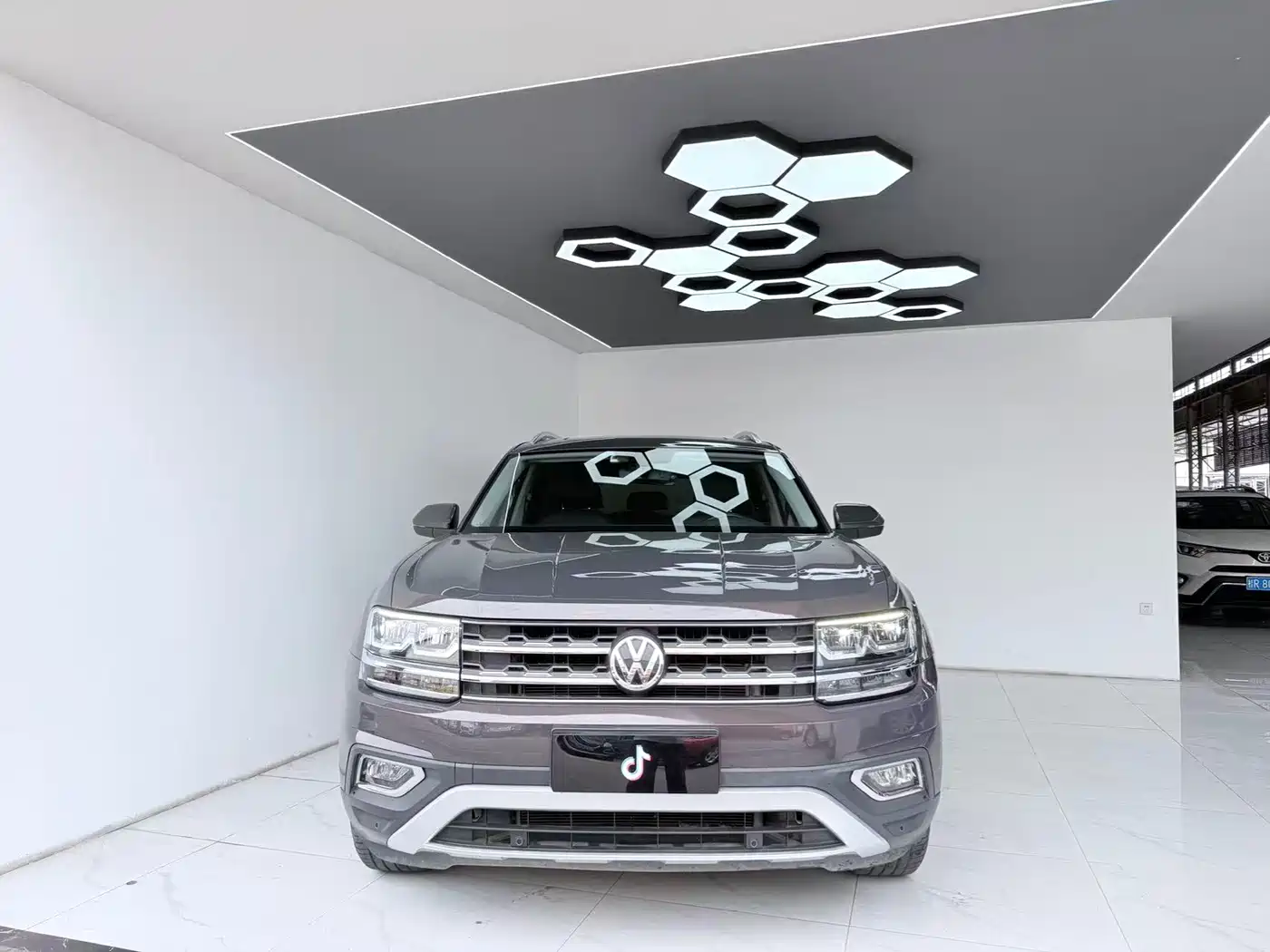 Volkswagen Teramont 2020 330TSI 2WD Luxury China VI фото 2