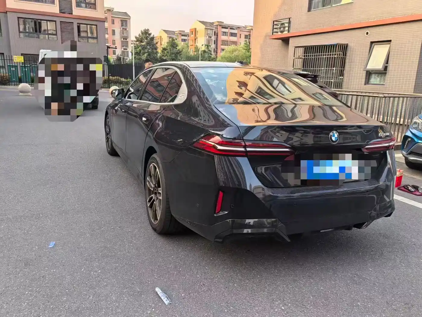 BMW 5 Series 2026 530Li Leading M Sport Package фото 7