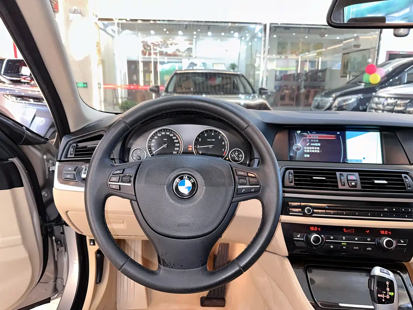 BMW 5 Series 2013 525Li Luxury фото 8