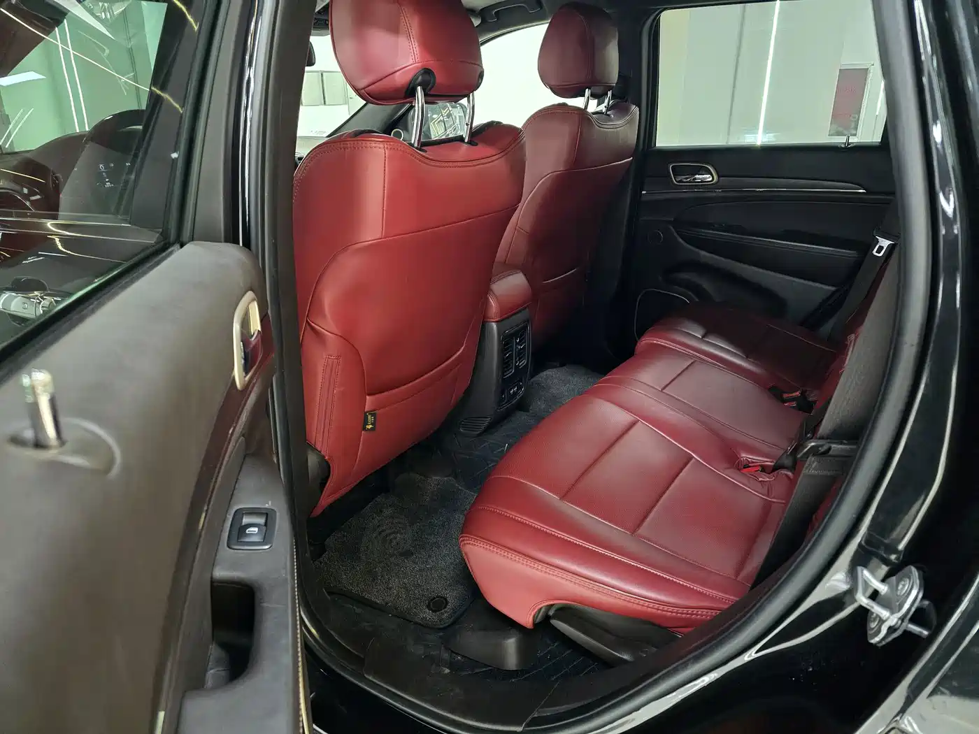 Фото 11 - Jeep Grand Cherokee (Import)