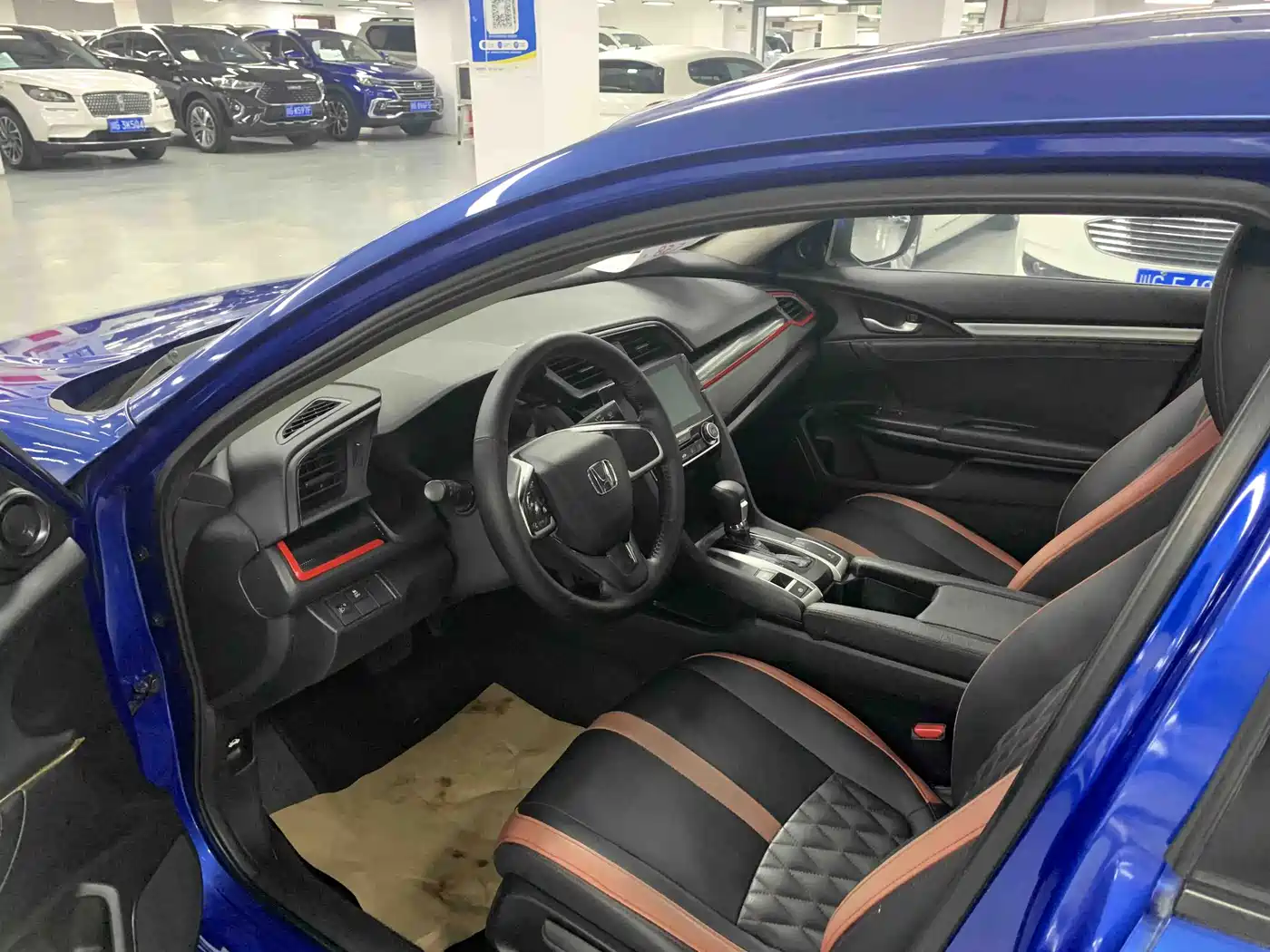 Фото 8 - Honda Civic