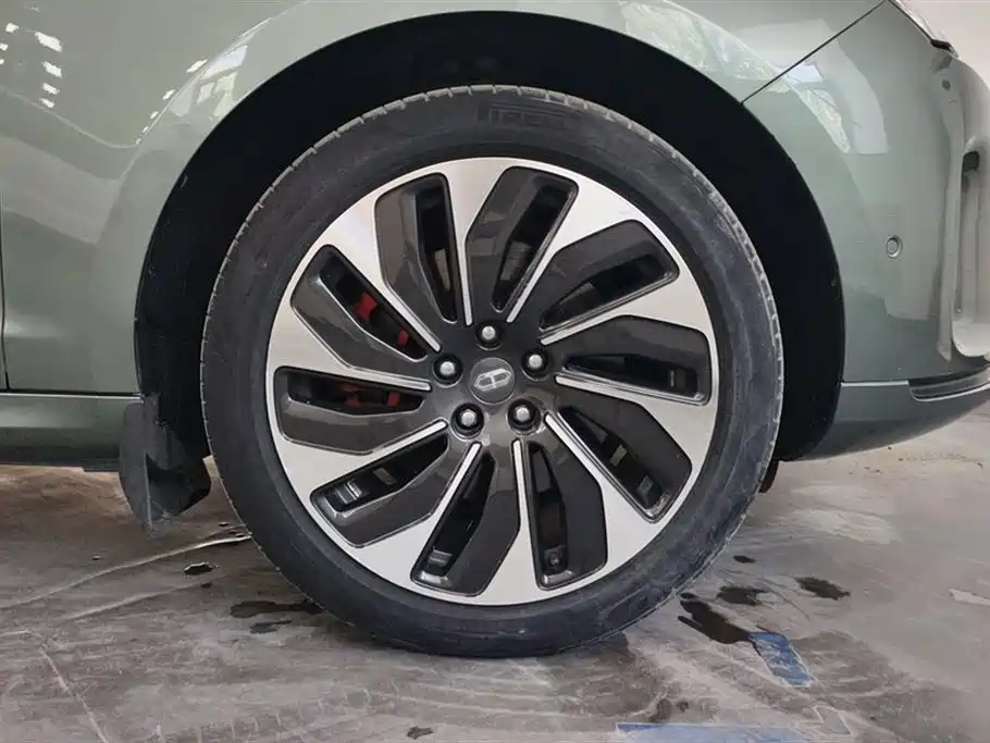 AITO Wenjie AITO M5 2022 Extended Range AWD Performance Edition фото 6