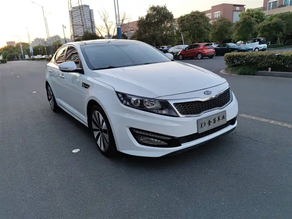 Kia K5 2012 2.0L Automatic DLX фото 3