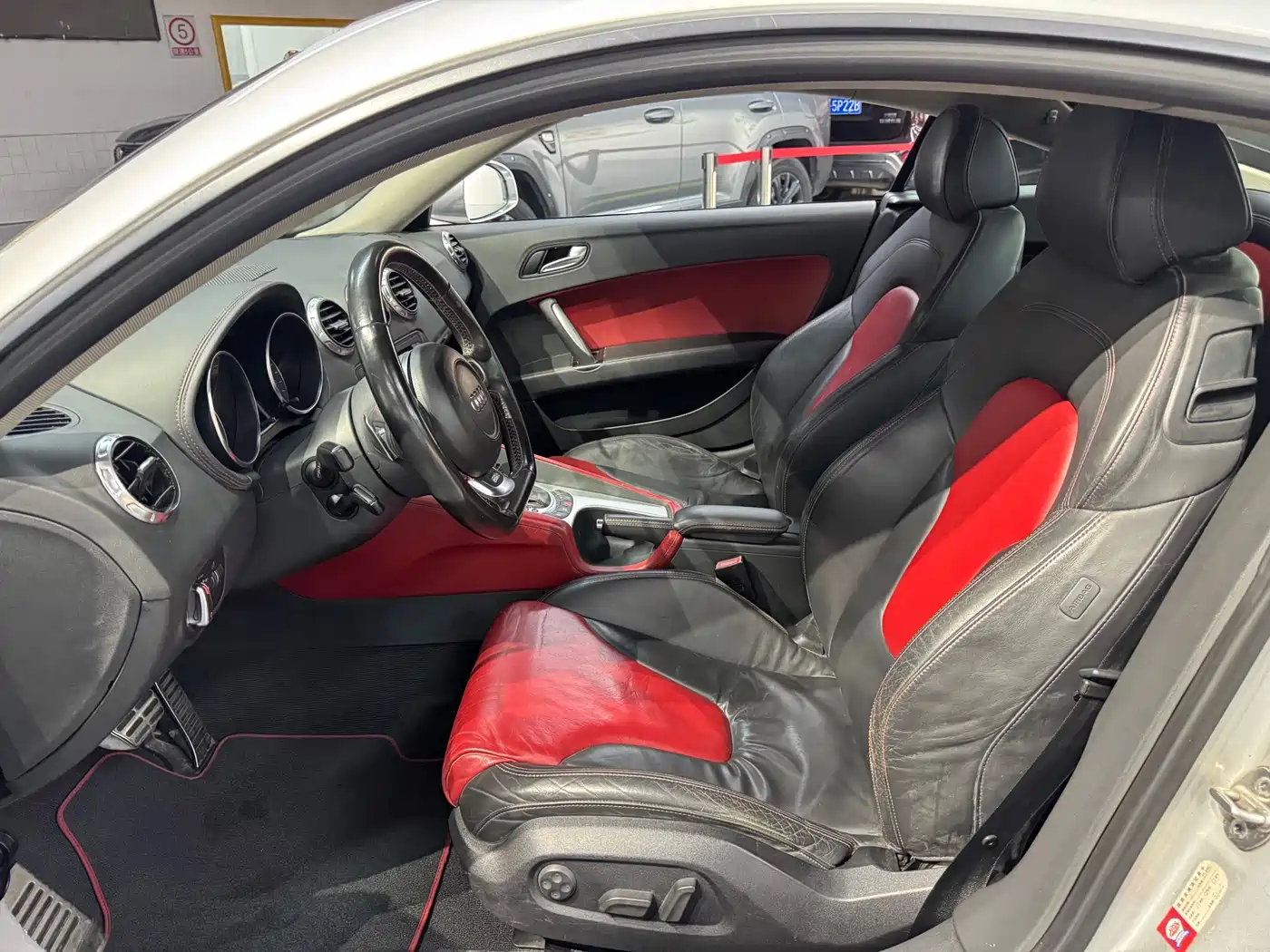 Audi TTS 2008 Model TTS Coupe 2.0TFSI quattro фото 9